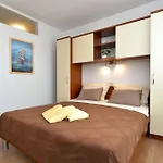 Violete 742 Apartman Póla