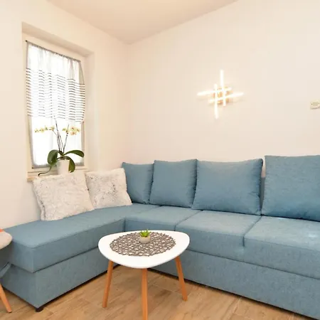 Violete 742 Apartment