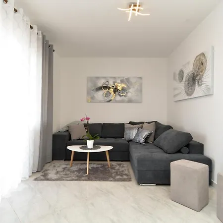 Violete 742 Apartment