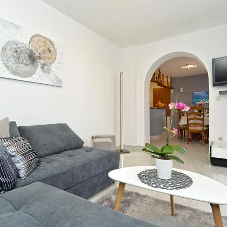 Violete 742 Apartament Pula